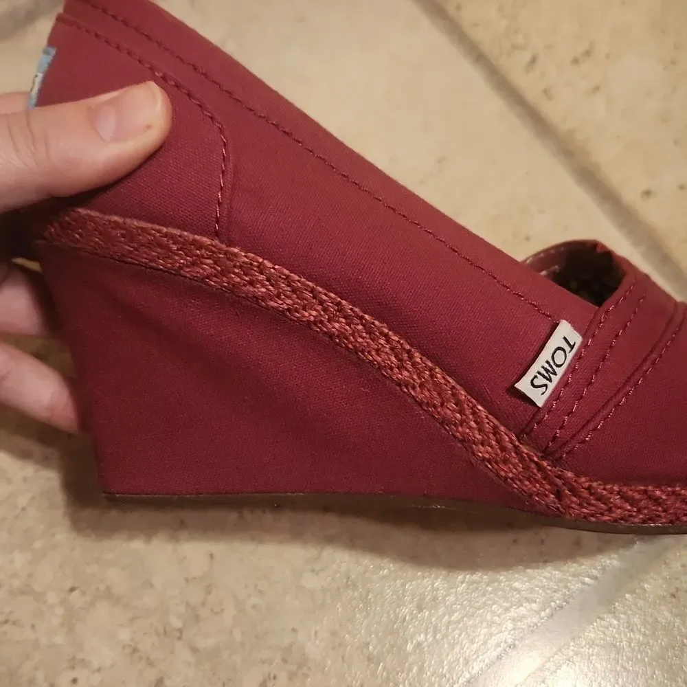 Toms Women's Pink Canvas Heeled Wedge Open Peeptoe Sandals Size 8.5